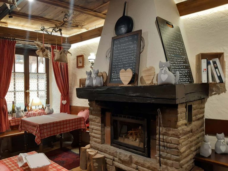 What to Eat in Alsace (Traditional Food in Alsace) | France Bucket List