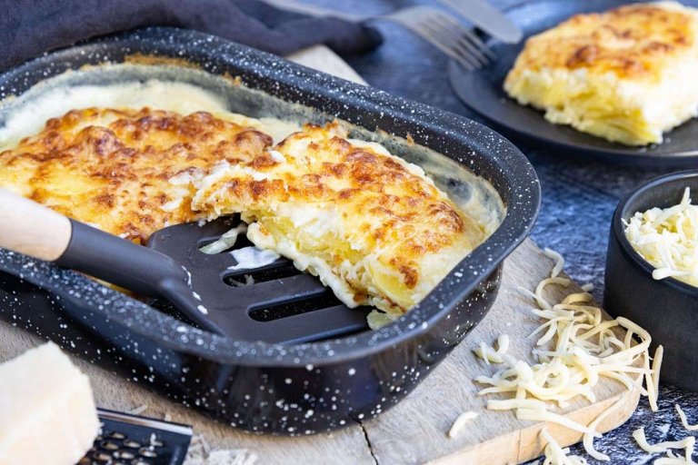 Traditional French Christmas Dinner (+ Christmas Food in France) France Bucket List