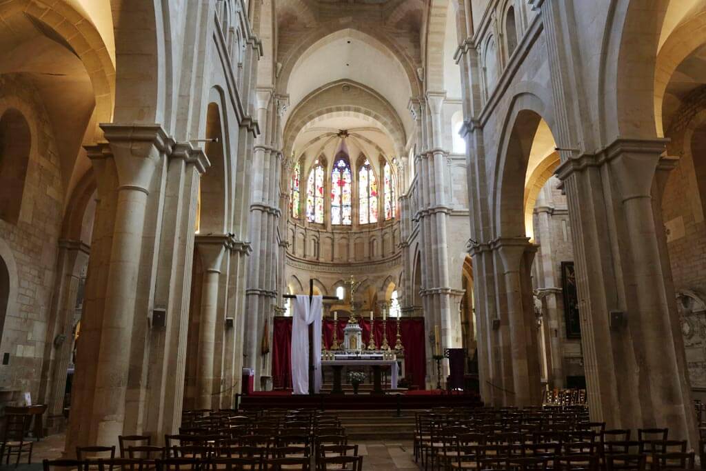 Notre-Dame-Collegiate-Basilica inside -Beaune